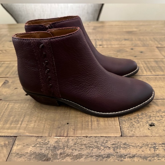 Zodiac Shoes - NWOT Zodiac Morrissey Booties - Size 6.5